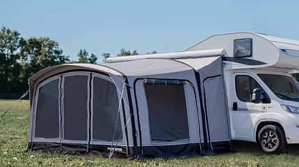 aufblasbares-vorzelt-wohnmobil-829lzr.jpg Freistehende Luftvorzelte für Wohnmobile: Flexibilität & Komfort für Camper – Bild 1