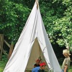 Tipi groß / Großes Indianerzelt / Durchmesser: 270 cm, Höhe: 325 cm / Material: wasserabweisender Zeltstoff aus Baumwolle + steckbares Holzgestänge