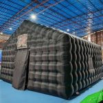 Amazon.de: Aufblasbares Partyzelt mit eingebautem Disco Licht und Gebläse für Veranstaltungen im Freien und Hinterhofversammlungen