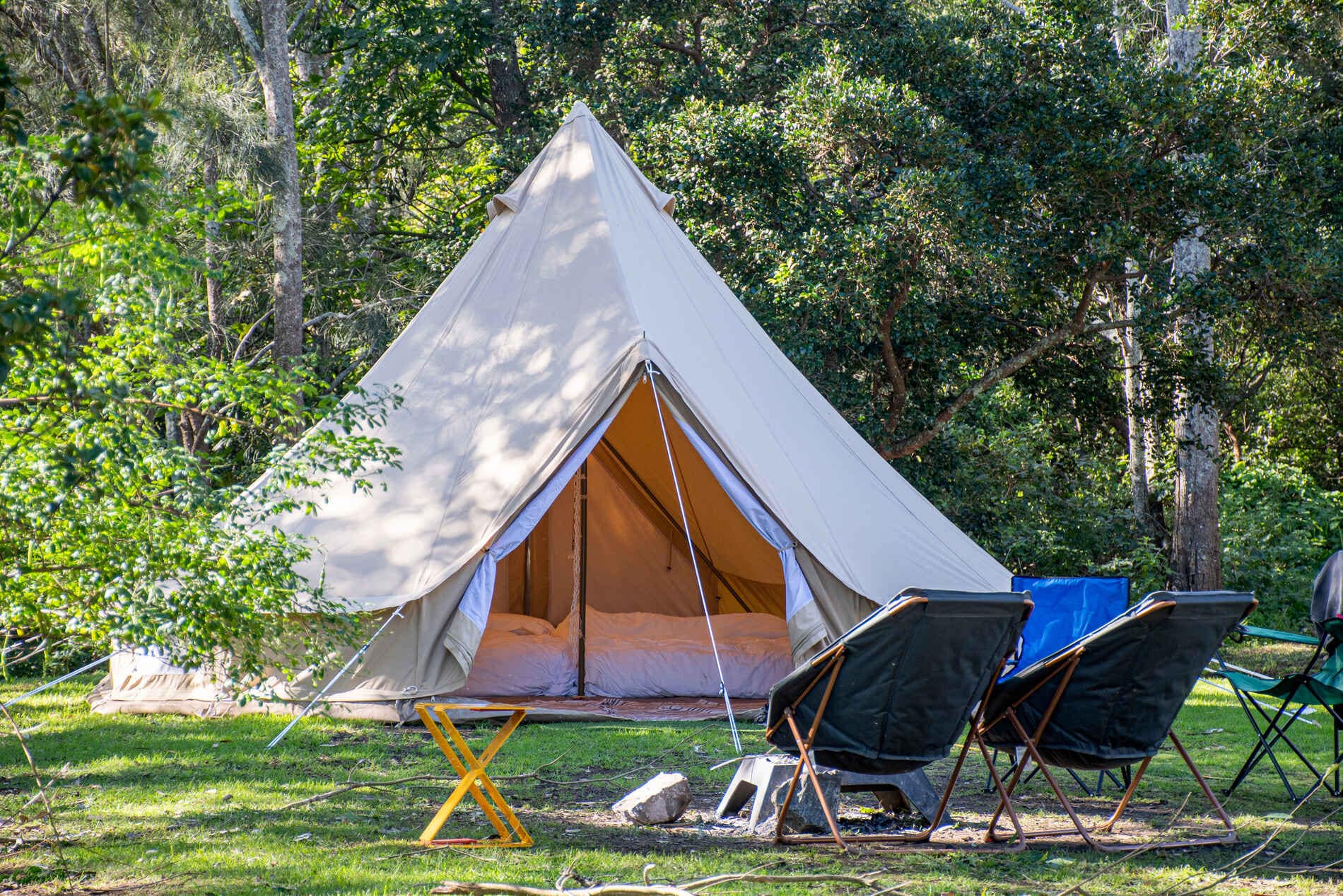 tipi-zelte-297gpd.jpg Im Tipi Zelt übernachten | Besondere Mietunterkunft – Bild 1