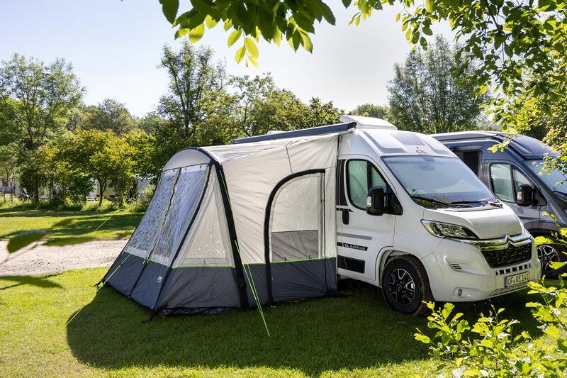 vorzelt-fuer-wohnmobil-447xvv.jpg Reimo One Beam Air High aufblasbares Wohnmobil Vorzelt – Bild 1